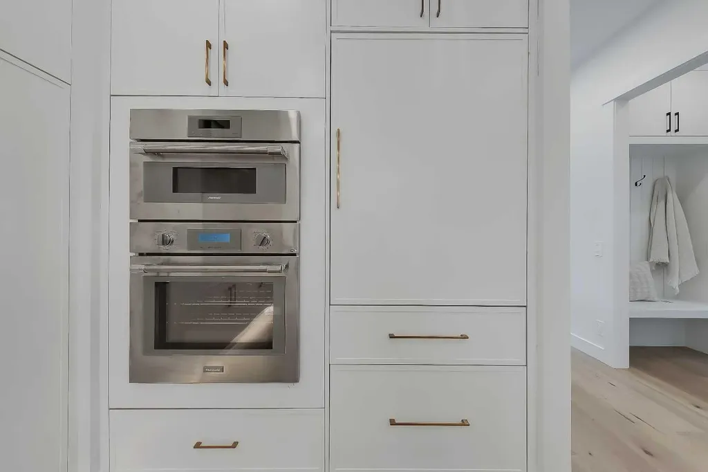 2720 5 Avenue NW Calgary AB T2N 0T8