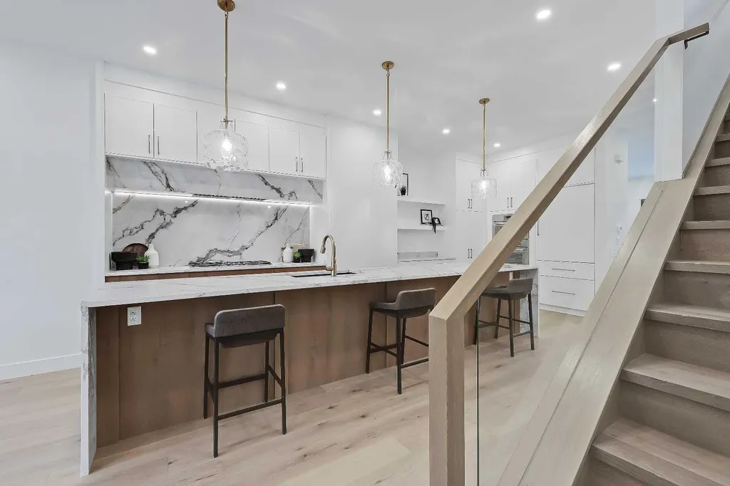 2720 5 Avenue NW Calgary AB T2N 0T8
