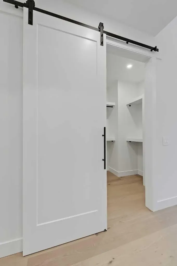 2720 5 Avenue NW Calgary AB T2N 0T8