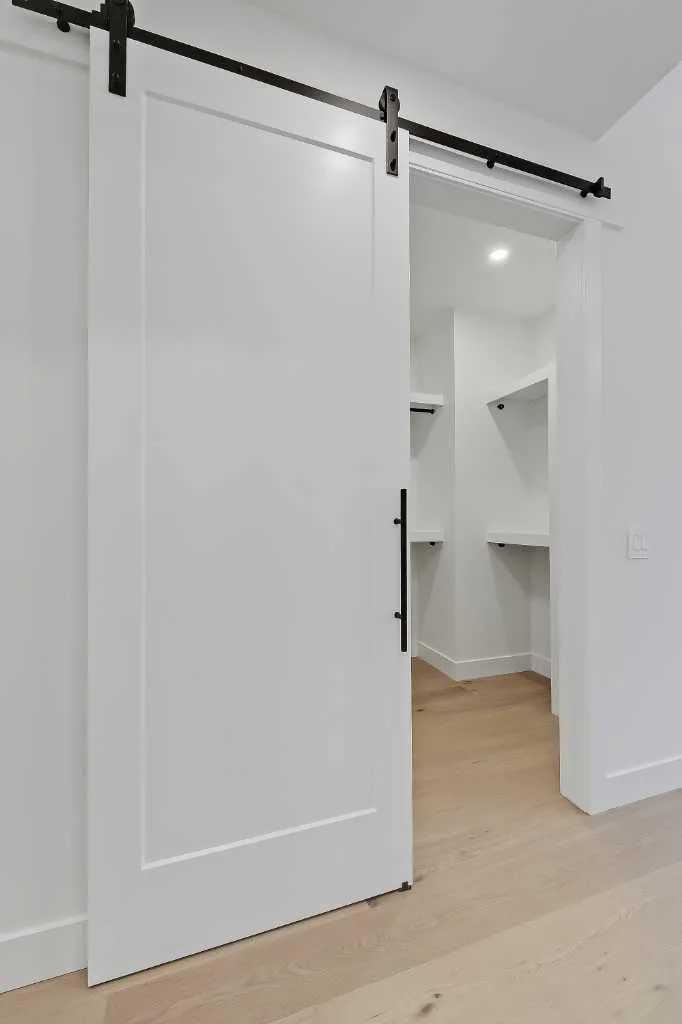 2720 5 Avenue NW Calgary AB T2N 0T8