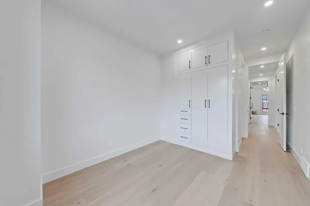 2720 5 Avenue NW Calgary AB T2N 0T8