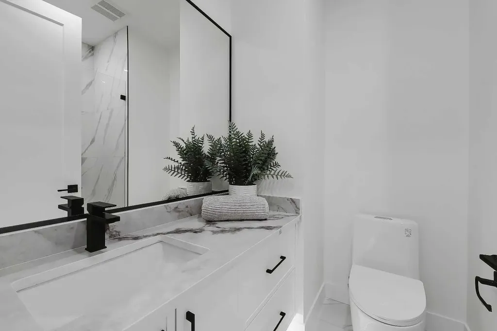 2720 5 Avenue NW Calgary AB T2N 0T8