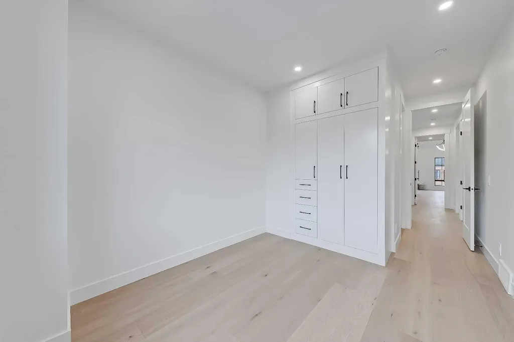 2720 5 Avenue NW Calgary AB T2N 0T8