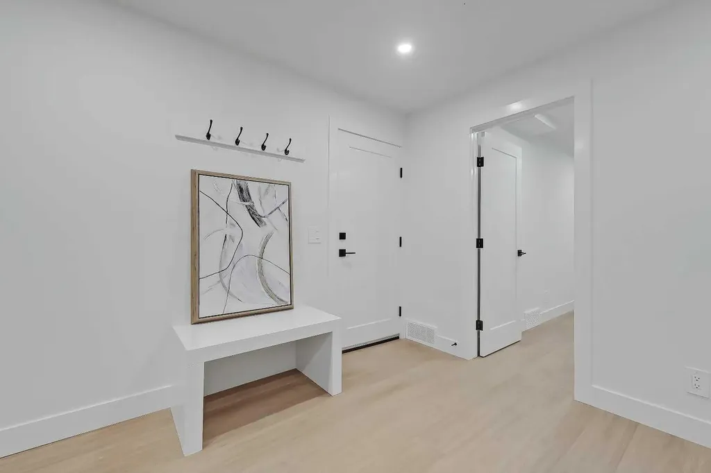 2720 5 Avenue NW Calgary AB T2N 0T8