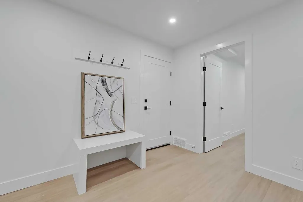 2720 5 Avenue NW Calgary AB T2N 0T8