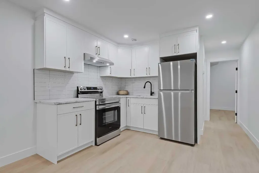 2720 5 Avenue NW Calgary AB T2N 0T8