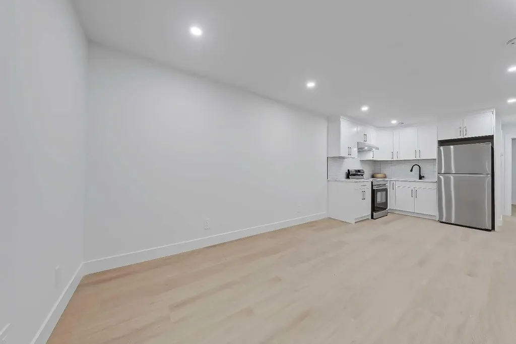 2720 5 Avenue NW Calgary AB T2N 0T8