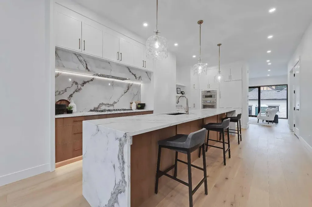 2720 5 Avenue NW Calgary AB T2N 0T8