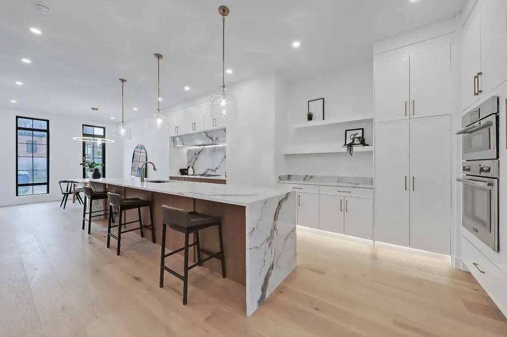 2720 5 Avenue NW Calgary AB T2N 0T8