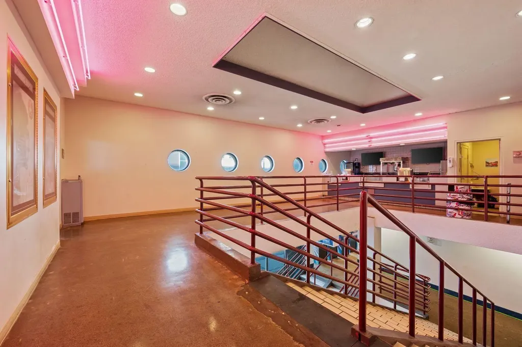 617 8 Avenue SW Calgary AB T2P 1H1