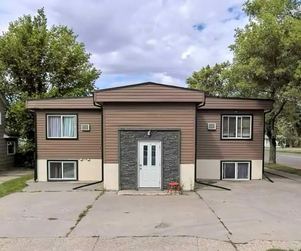 Brooks AB, 135 1 Street E