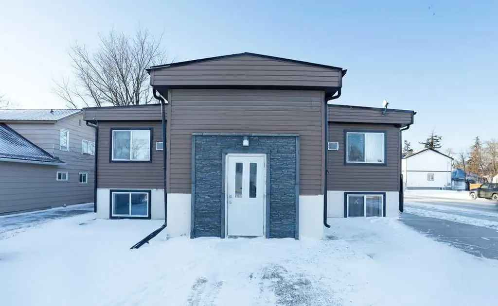 135 1 Street E Brooks AB T1R1B7