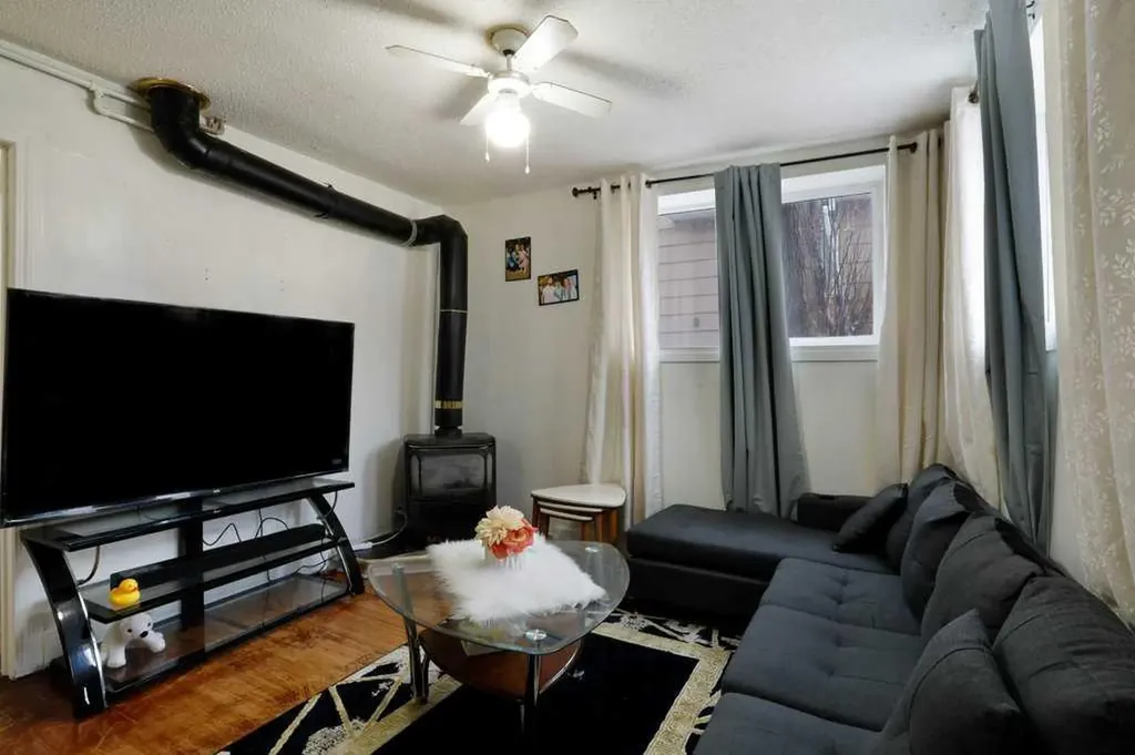 135 1 Street E Brooks AB T1R1B7