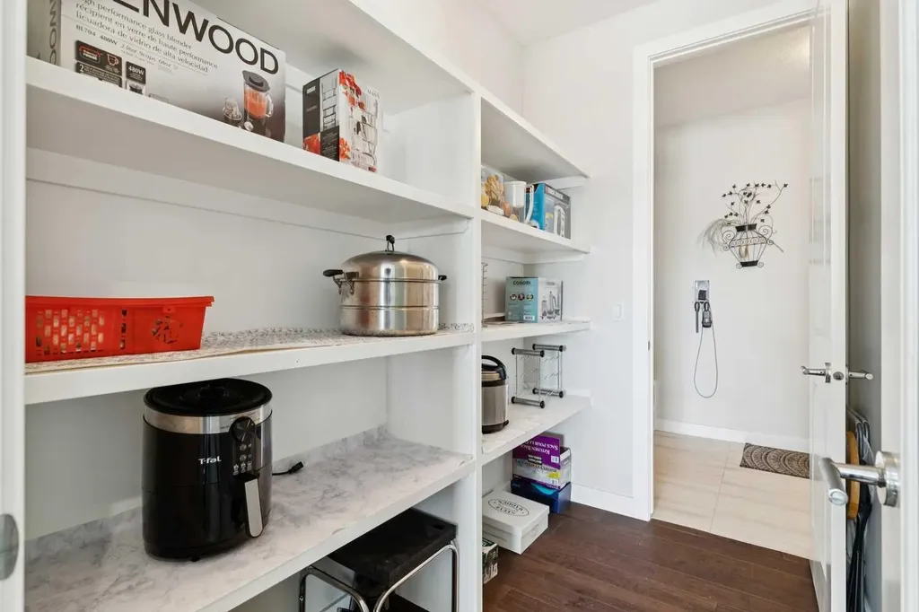 176 Cranarch Crescent SE Calgary AB T3M 2J2