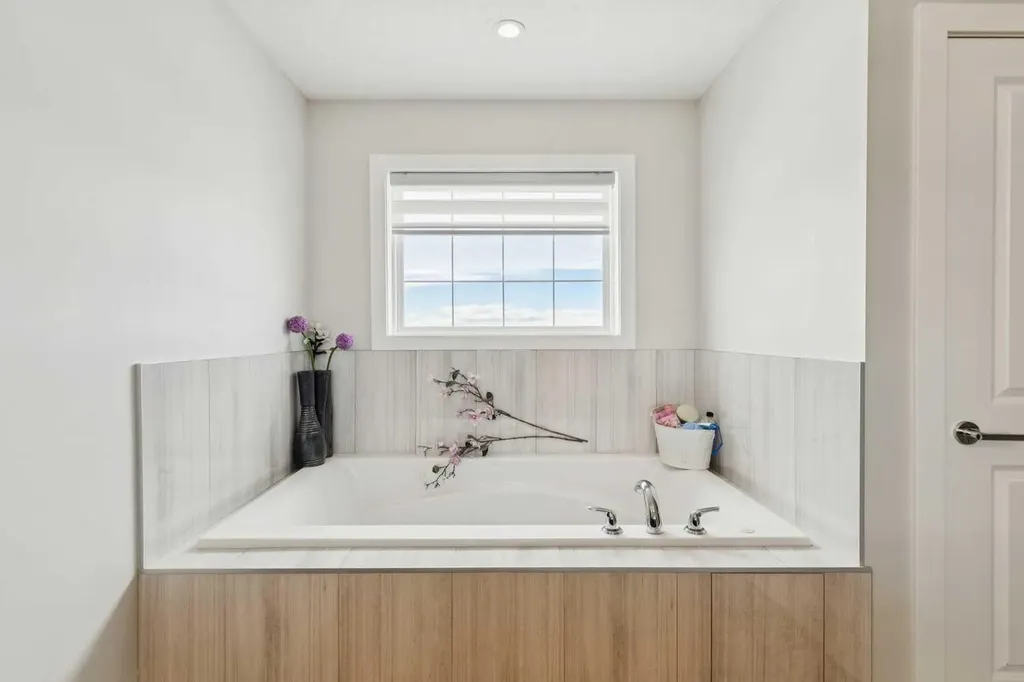 176 Cranarch Crescent SE Calgary AB T3M 2J2