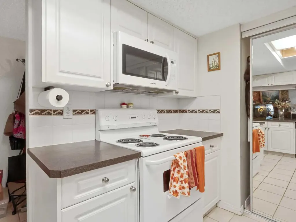 1625 14 Avenue SW Calgary AB T3C 0W6
