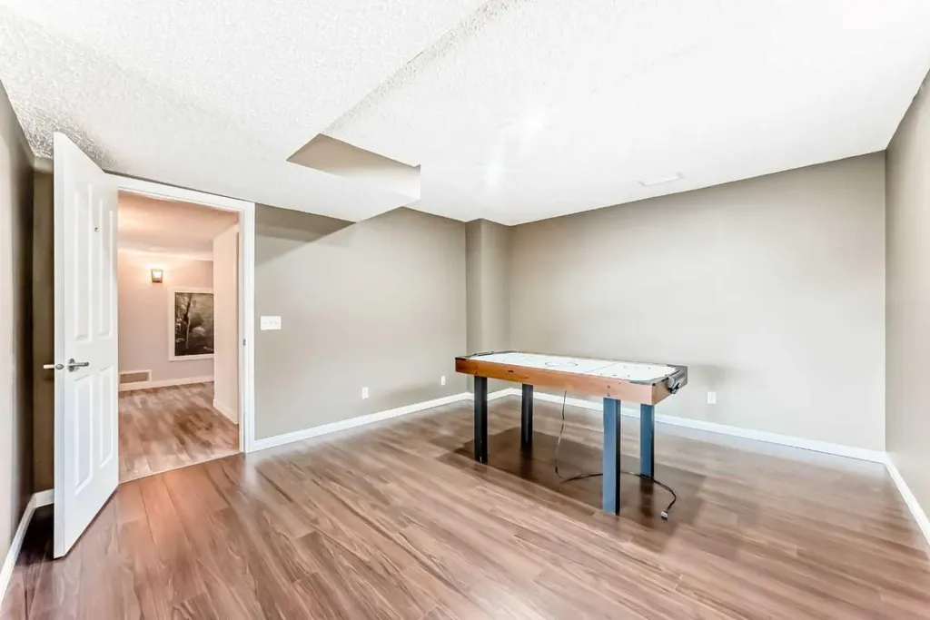 1396 Shawnee Road SW Calgary AB T2Y 2H1