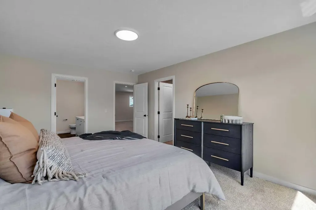 108 Creekview Manor SW Calgary AB T2X 4Y1