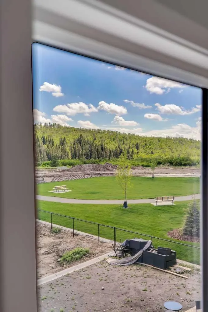 108 Creekview Manor SW Calgary AB T2X 4Y1