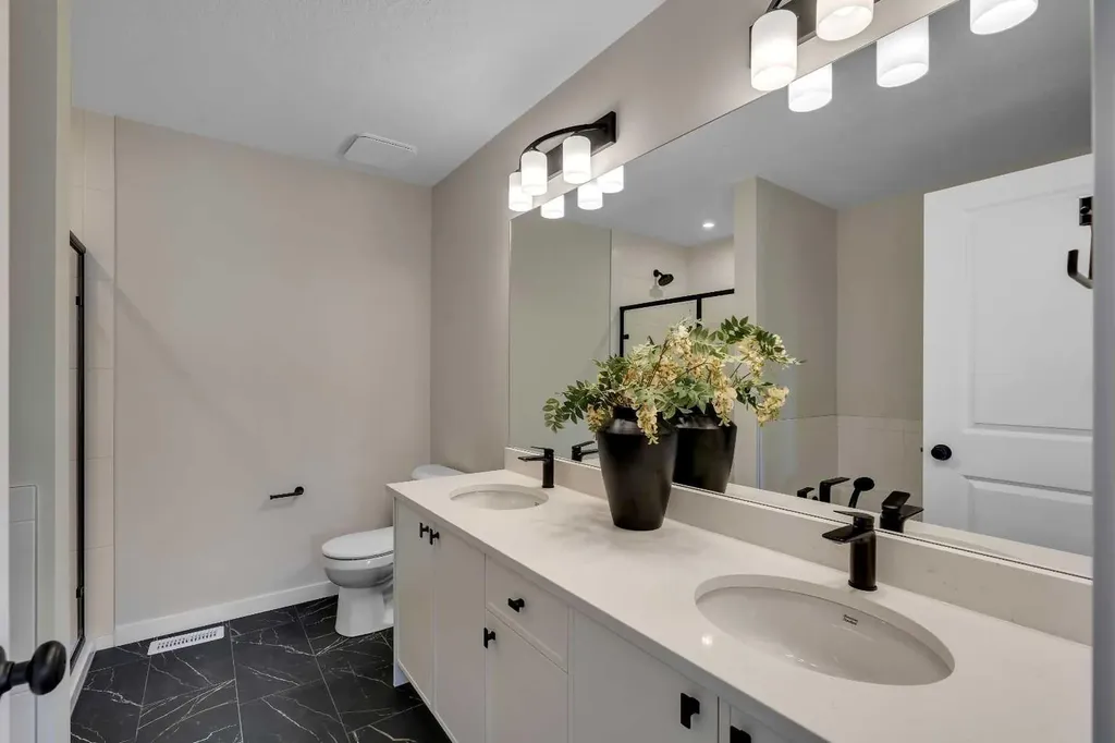 108 Creekview Manor SW Calgary AB T2X 4Y1