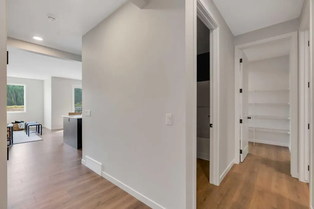 108 Creekview Manor SW Calgary AB T2X 4Y1