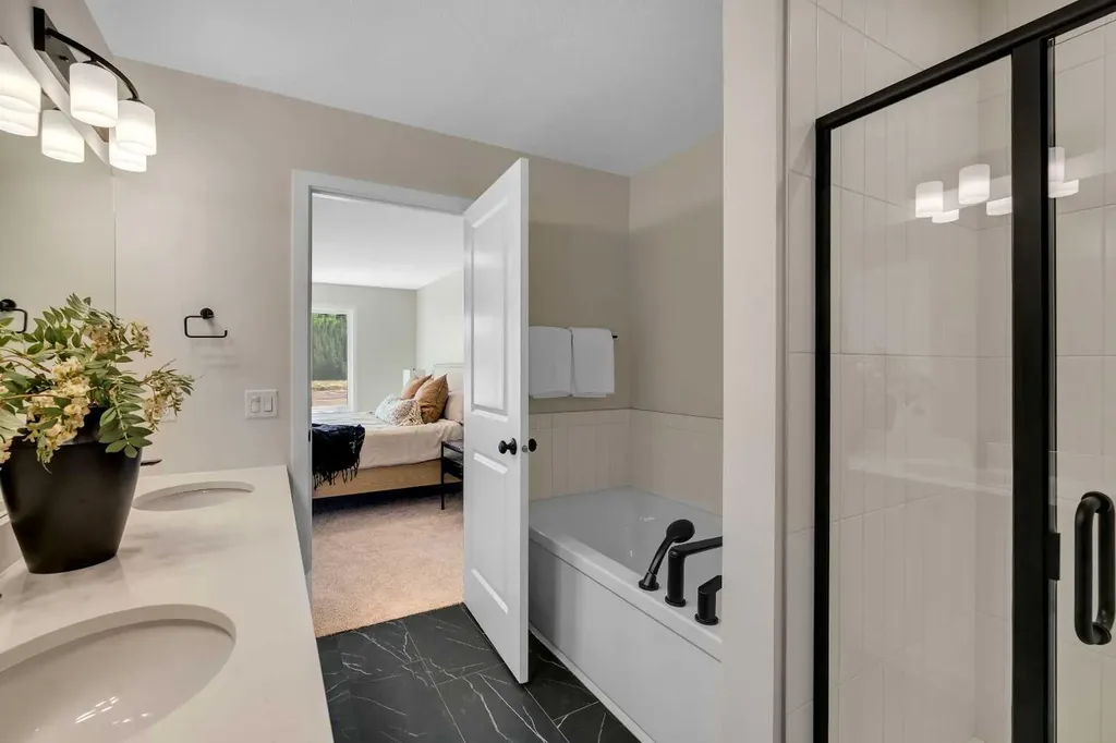 108 Creekview Manor SW Calgary AB T2X 4Y1