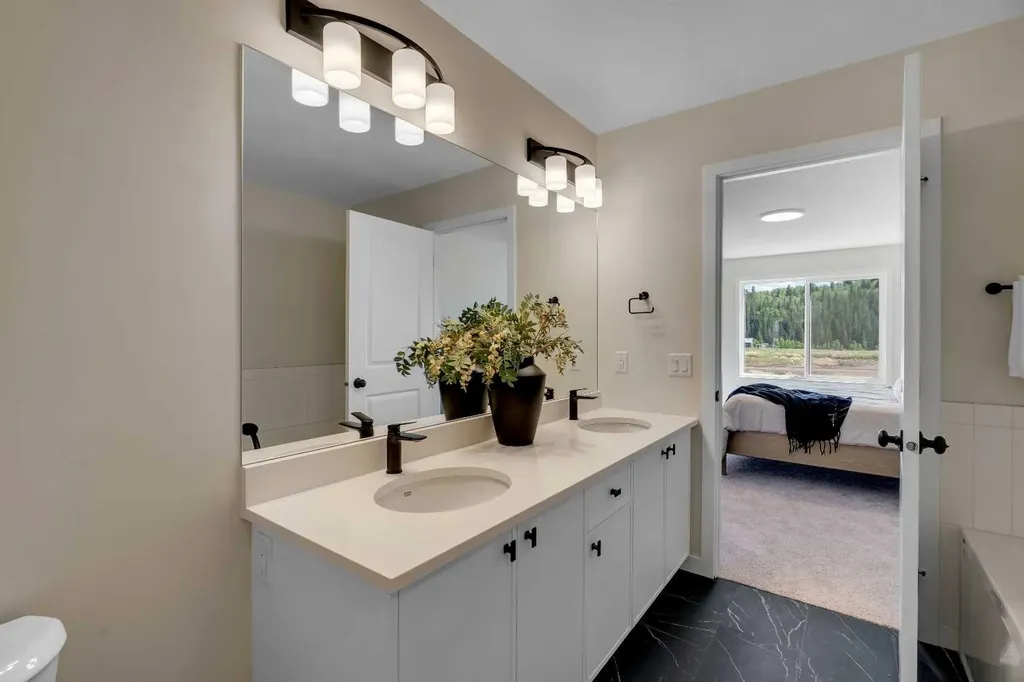 108 Creekview Manor SW Calgary AB T2X 4Y1