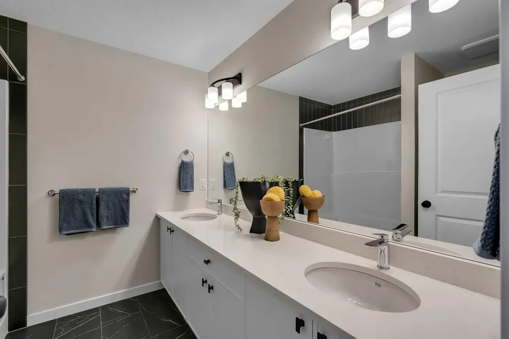 108 Creekview Manor SW Calgary AB T2X 4Y1