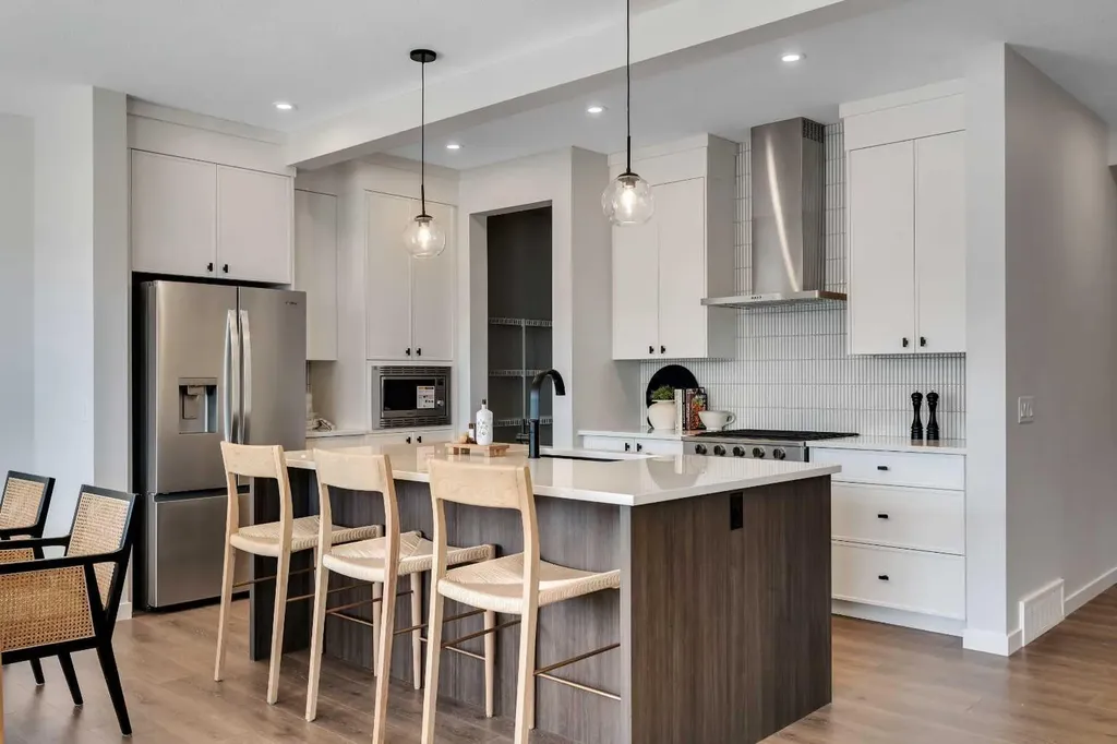 108 Creekview Manor SW Calgary AB T2X 4Y1