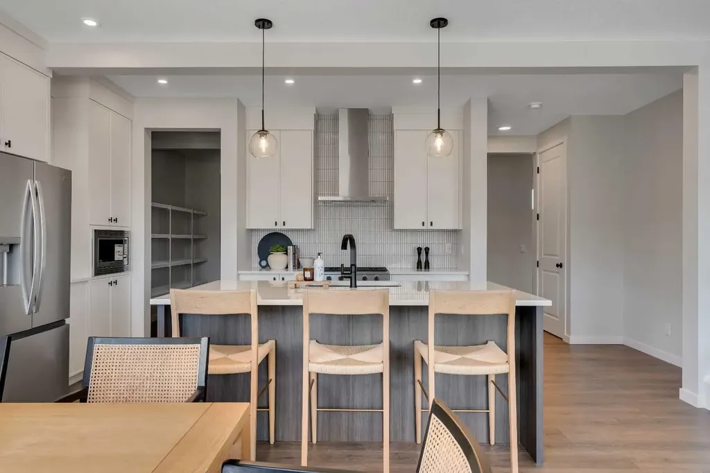 108 Creekview Manor SW Calgary AB T2X 4Y1