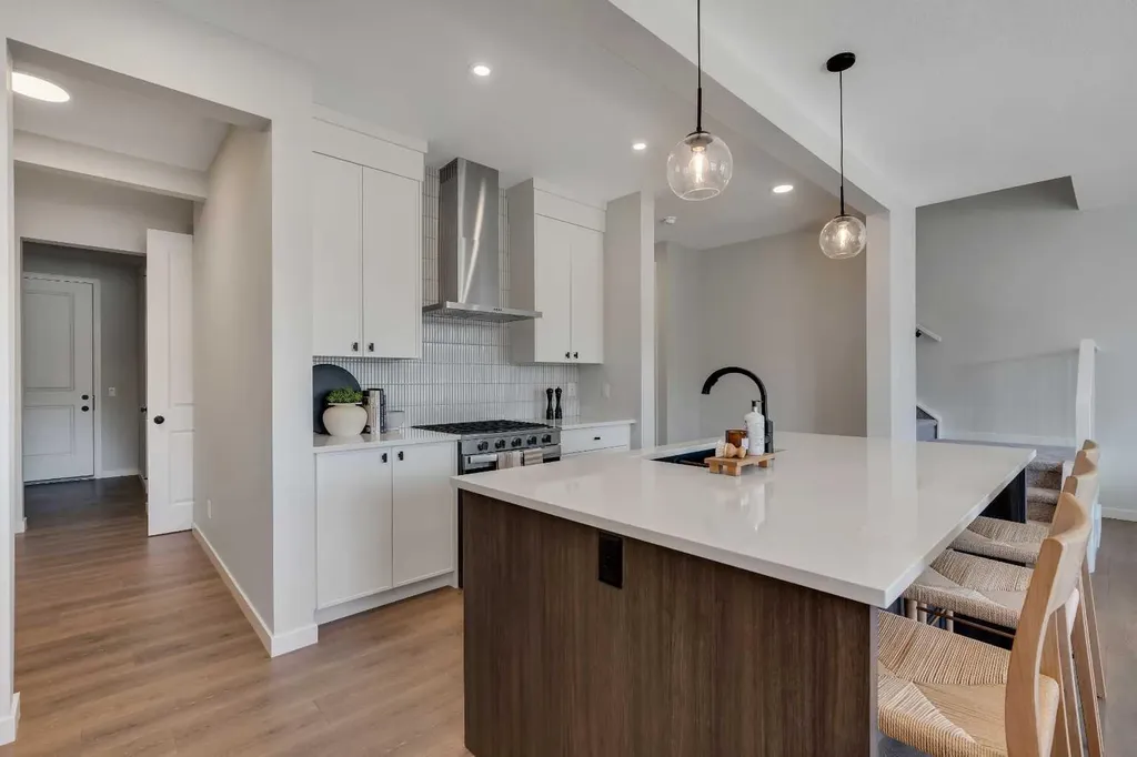108 Creekview Manor SW Calgary AB T2X 4Y1