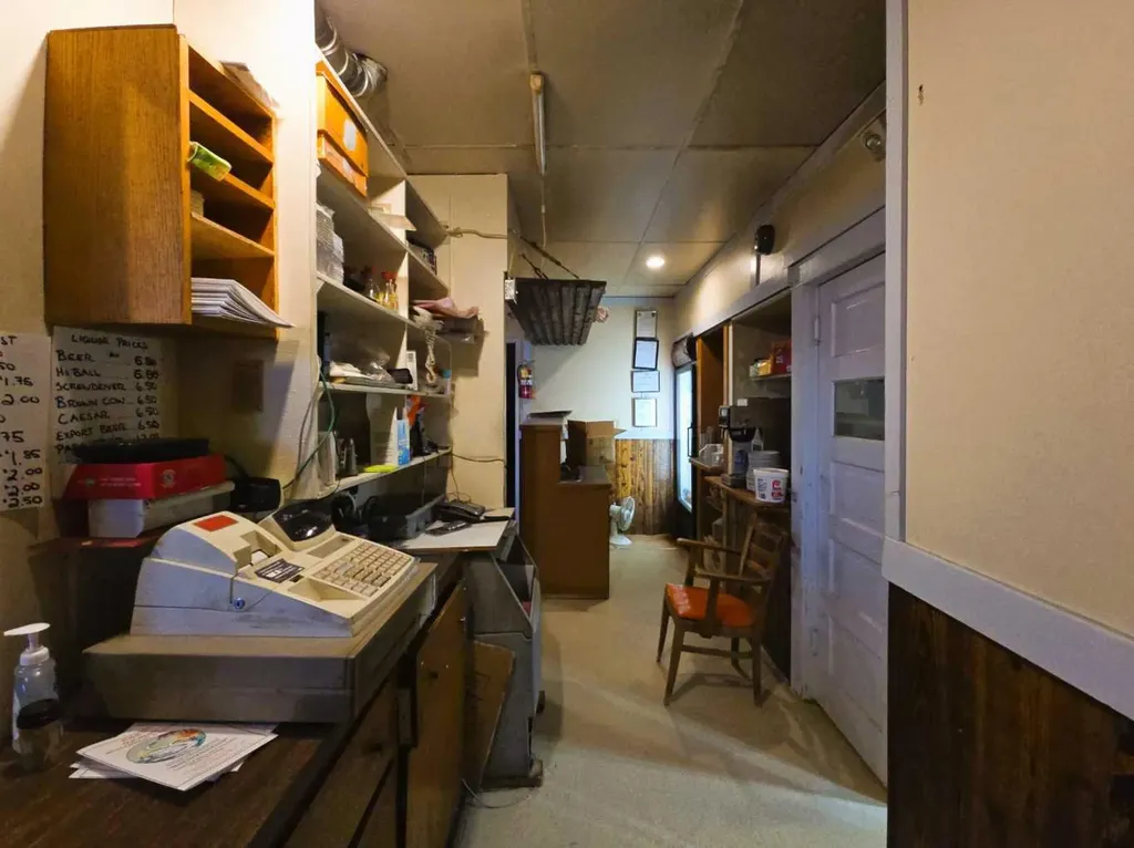 102 Railway Avenue E Duchess AB T2E 0Z0