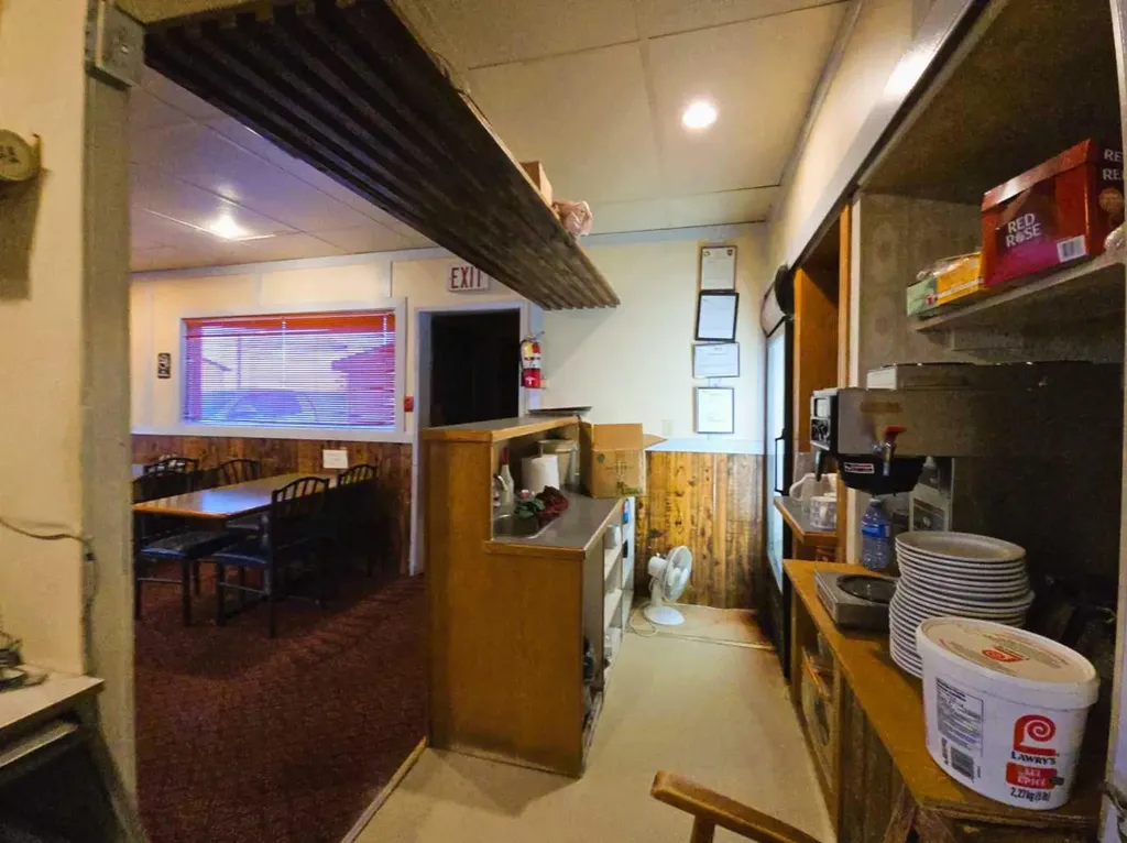 102 Railway Avenue E Duchess AB T2E 0Z0