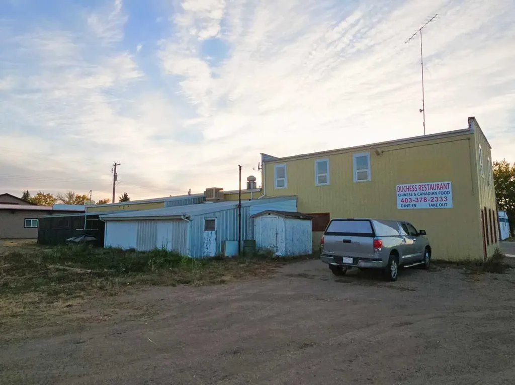 102 Railway Avenue E Duchess AB T2E 0Z0