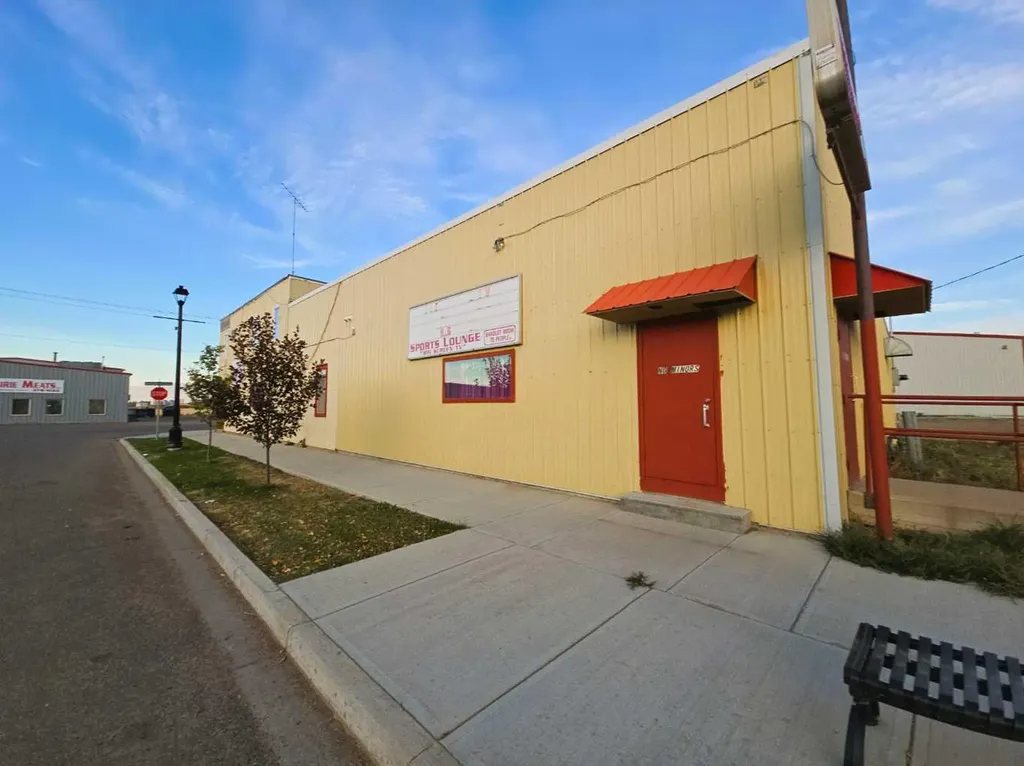 102 Railway Avenue E Duchess AB T2E 0Z0