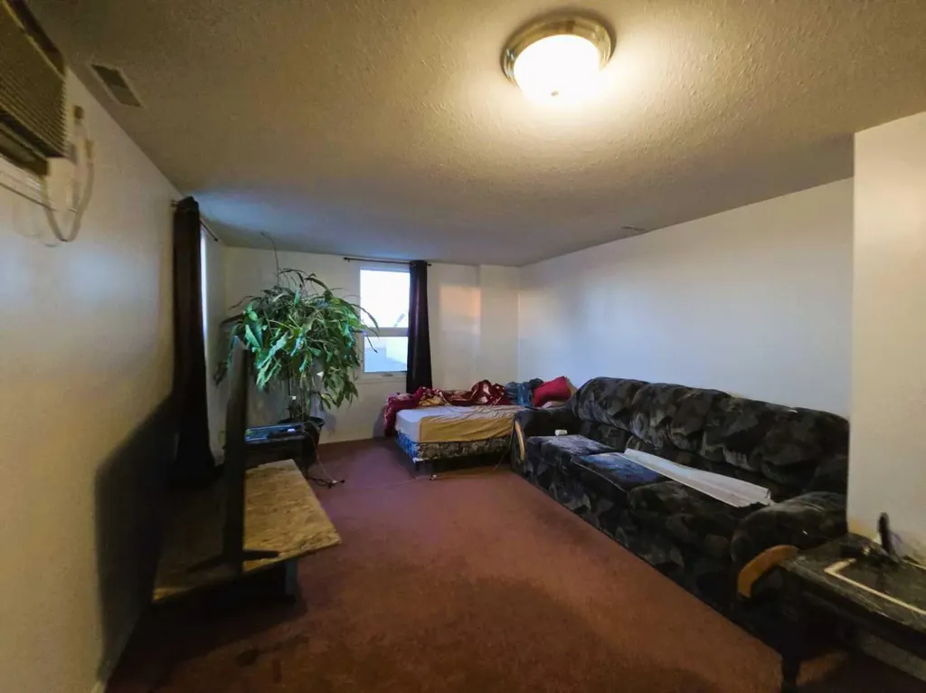 102 Railway Avenue E Duchess AB T2E 0Z0