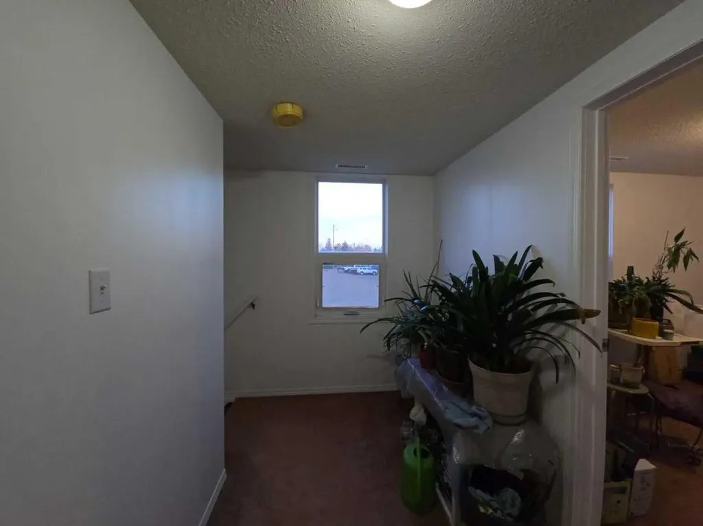 102 Railway Avenue E Duchess AB T2E 0Z0