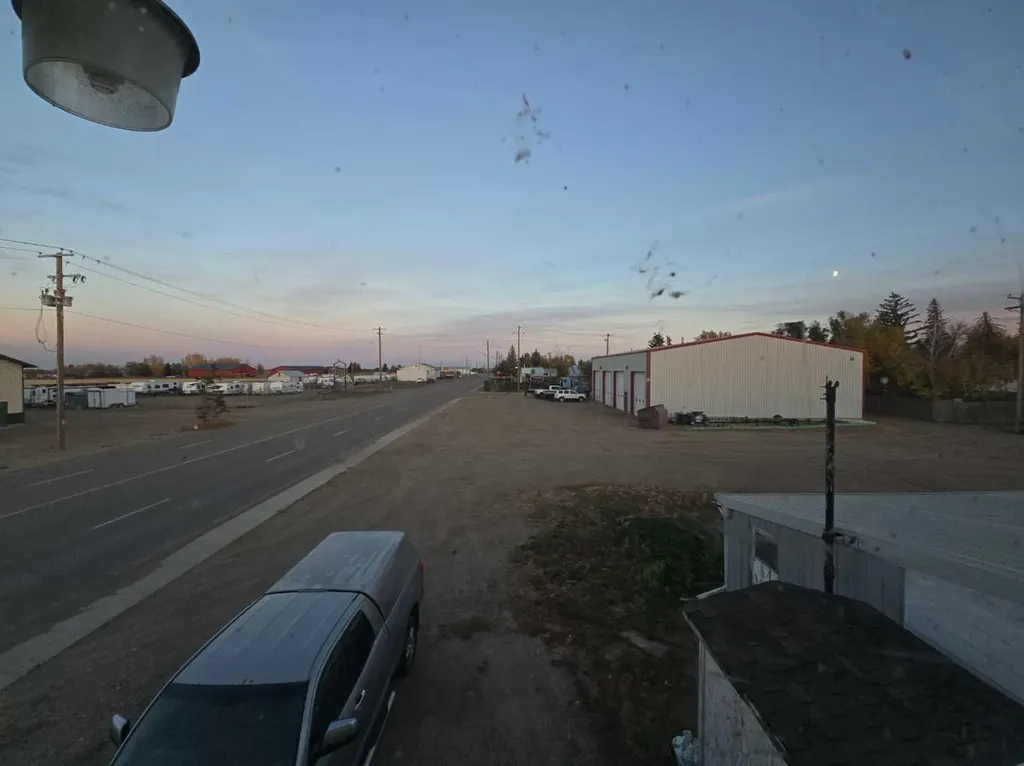 102 Railway Avenue E Duchess AB T2E 0Z0