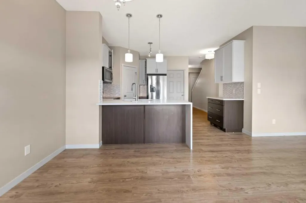 81 Copperpond Landing SE Calgary AB T2Z 1G6