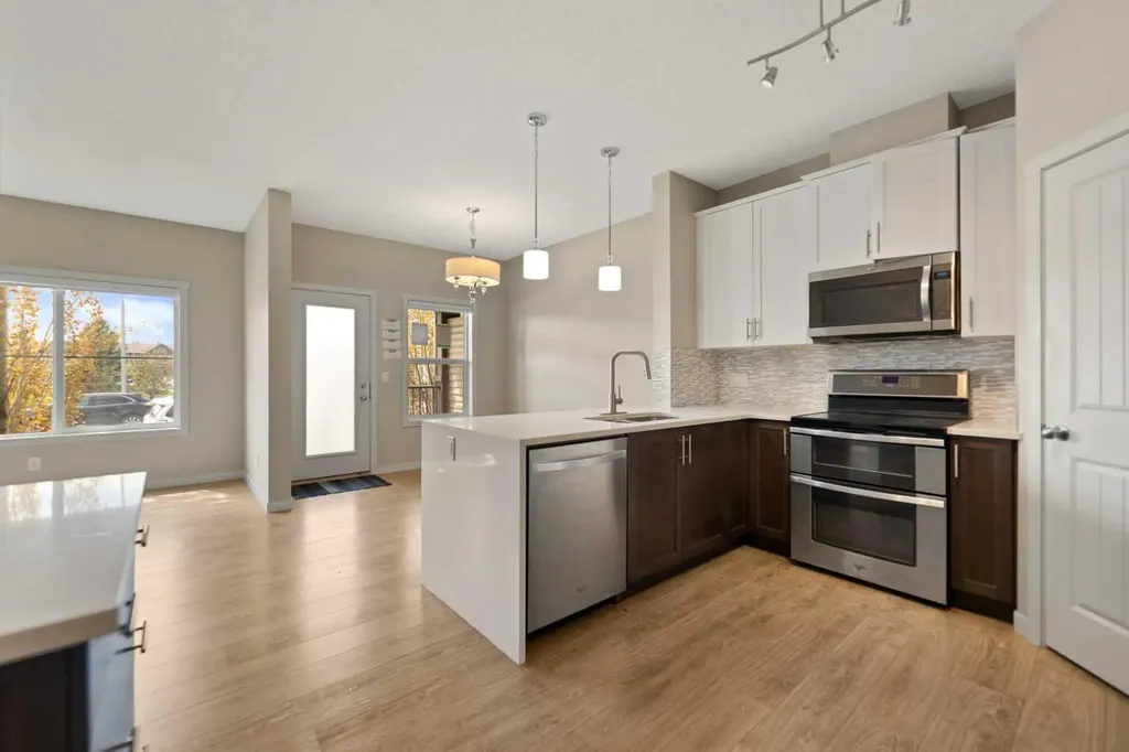 81 Copperpond Landing SE Calgary AB T2Z 1G6