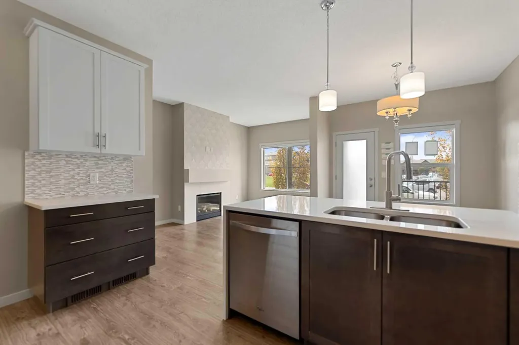 81 Copperpond Landing SE Calgary AB T2Z 1G6