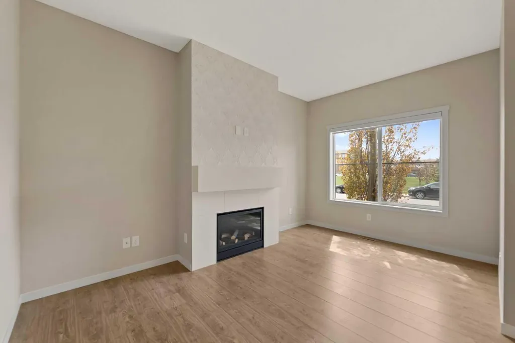 81 Copperpond Landing SE Calgary AB T2Z 1G6