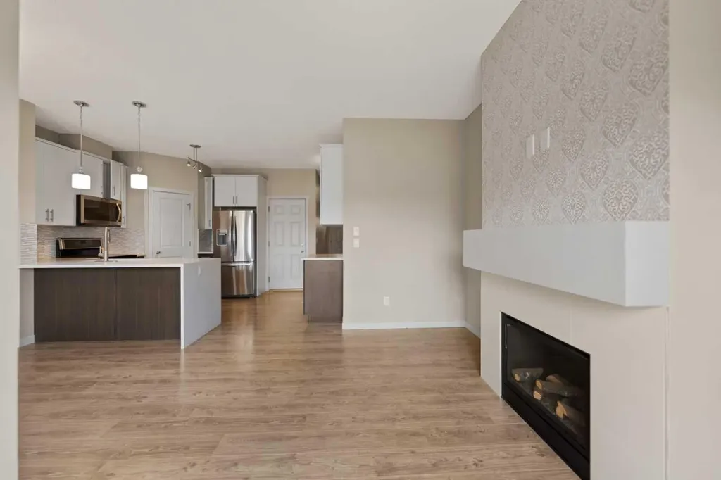 81 Copperpond Landing SE Calgary AB T2Z 1G6
