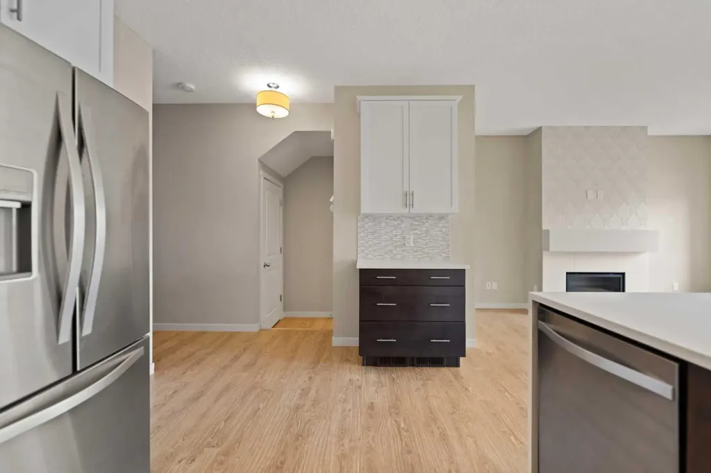 81 Copperpond Landing SE Calgary AB T2Z 1G6
