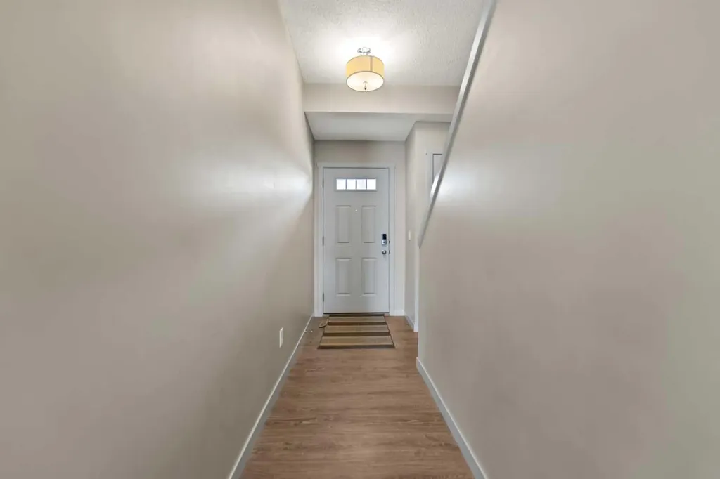 81 Copperpond Landing SE Calgary AB T2Z 1G6