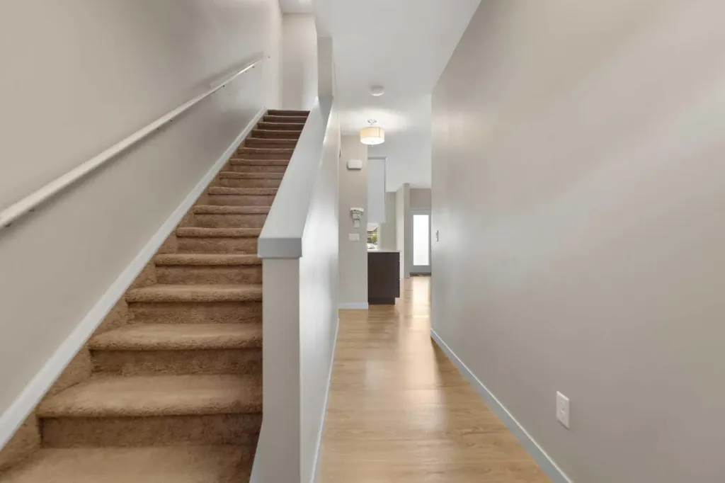 81 Copperpond Landing SE Calgary AB T2Z 1G6