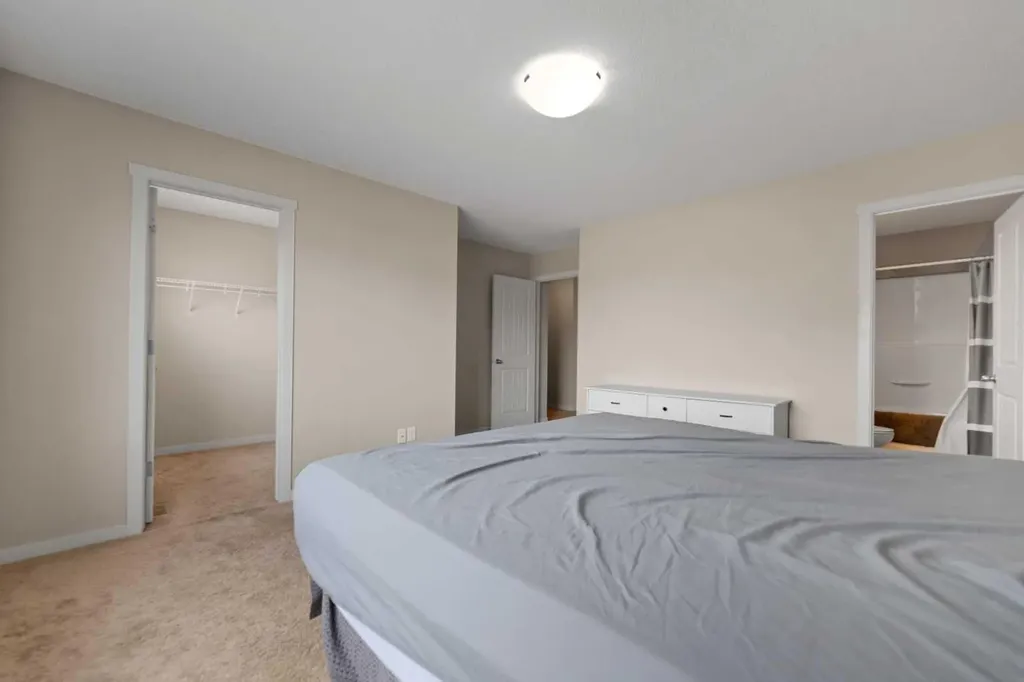 81 Copperpond Landing SE Calgary AB T2Z 1G6