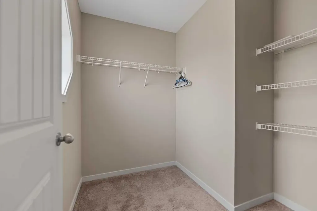 81 Copperpond Landing SE Calgary AB T2Z 1G6