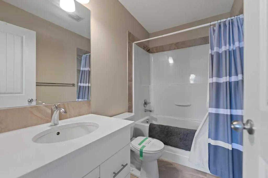 81 Copperpond Landing SE Calgary AB T2Z 1G6