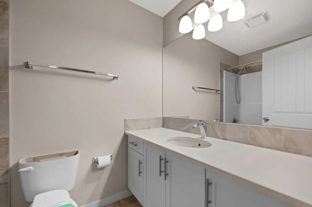 81 Copperpond Landing SE Calgary AB T2Z 1G6